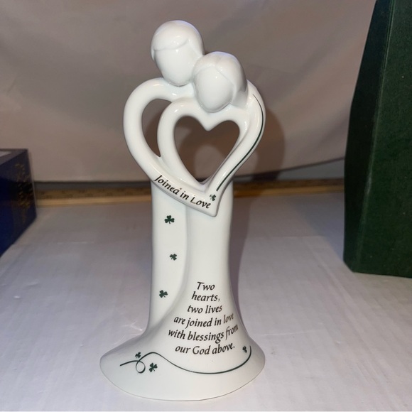 Abby Press Shamrock Wedding Bell Cake Top Table Top Couple Joined in Love - Picture 1 of 6